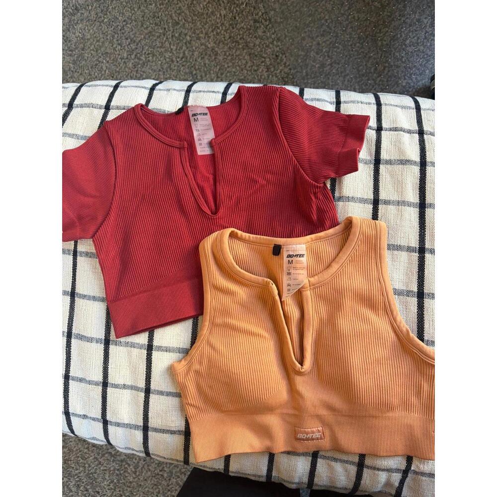 Bundle of 2 Bo+Tee seamless cropped tops size M